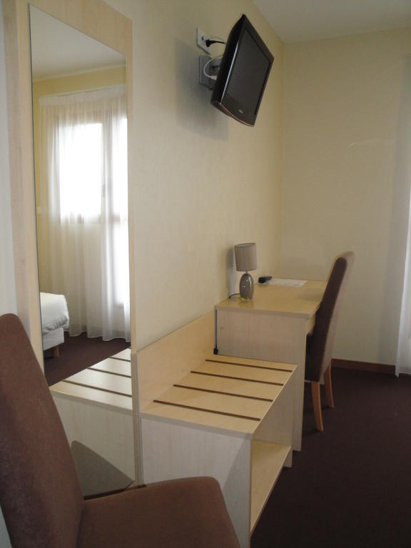 Cit'Hotel Talencia Thouars Quarto foto